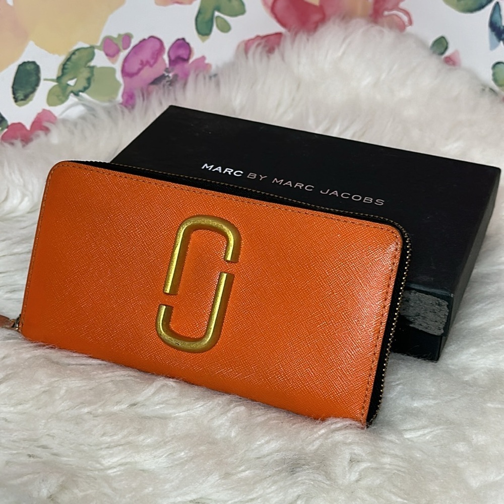 💯Authentic Marc by Marc Jacobs Orange Zip Wallet🍀 - Picture 13 of 15